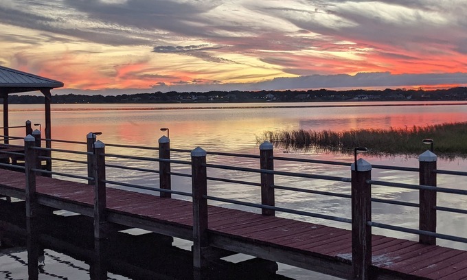 Auburndale Cottage | Tranquil Lake Retreat with Privacy and Scenic Views