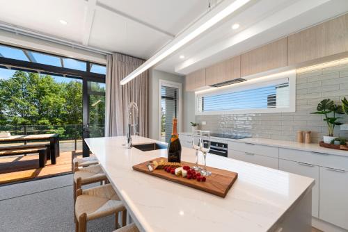 Wharewaka Apartment | Child-Friendly Lake Luxe Hotel in Taupo - Rated 9.1/10