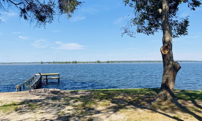 Calhoun County House | Scenic Lake Marion Lakehouse with Breathtaking Views
