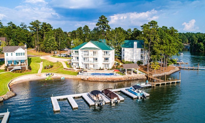 Dadeville Condo | Captivating Views and Amenities at Lakes & Land Resort