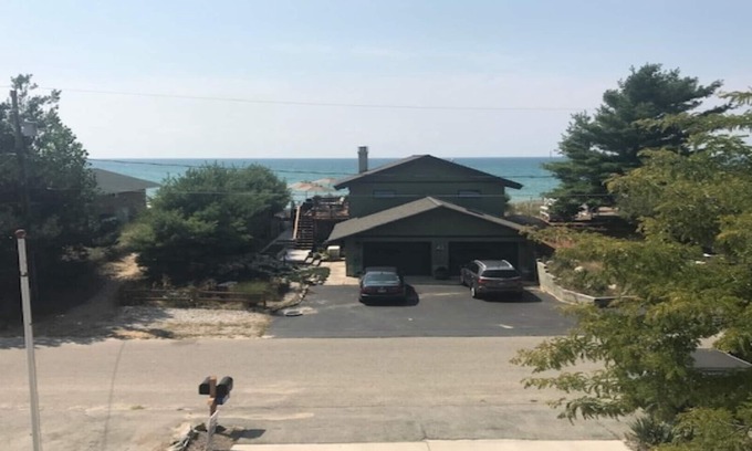 Pentwater House | Top-Rated Fun at Lake Michigan with Family-Friendly Amenities