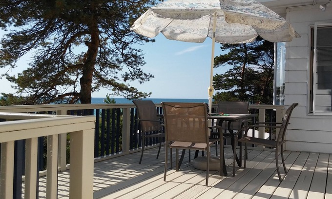 Pentwater House | Top-Rated Lake Michigan Beach House with Ocean Views