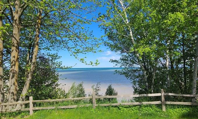 Kewaunee House | Discover Lake Michigan House: Oceanfront Family Retreat