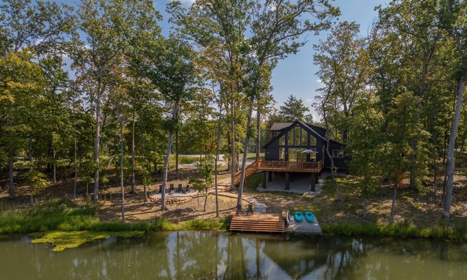 Innsbrook Ski Chalet | Experience Lake Morgen's Shore with Oceanfront Views!