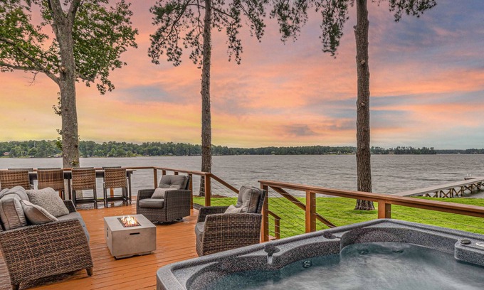 Chapin House | Idyllic Lake House with Kayaks, Hot Tub & Kids Play Area