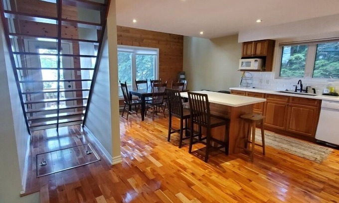 Torrance House | Unforgettable Lake Muskoka Escape with Sauna & Spa