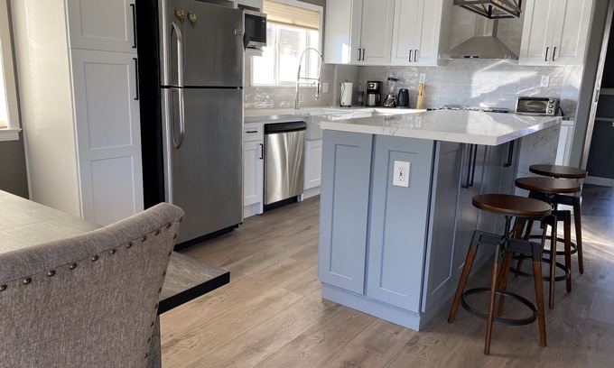 Oak Shores House | Explore Lake Nacimiento Wine Country Home with Family Amenities