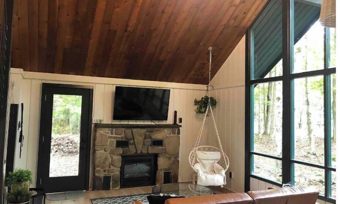 Pocono Pines House | Lake Naomi Club Cottage - Cozy Retreat with Pools & Pet Friendly