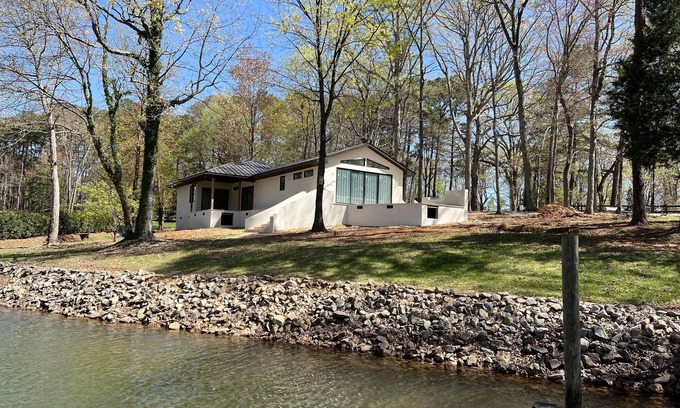 Mayhew Cottage | Relaxing Lake Norman Cottage with Sunset Views and Pool