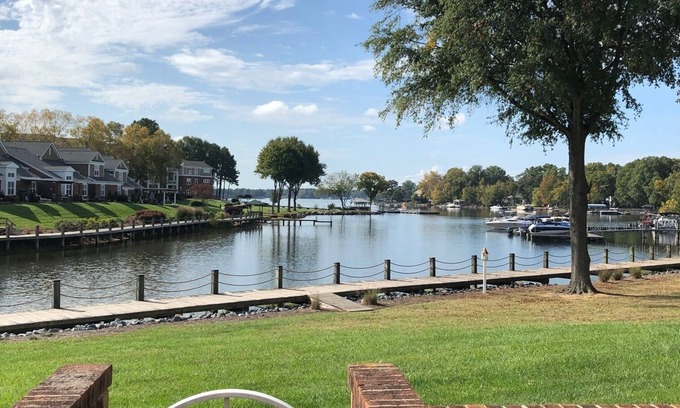 Cornelius Condo | Experience Lake Norman Waterfront Condo: Pool & Views Await