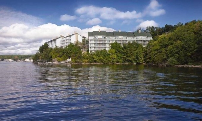 Osage Beach Resort | Experience Watersports & Relaxation at Lake of the Ozarks