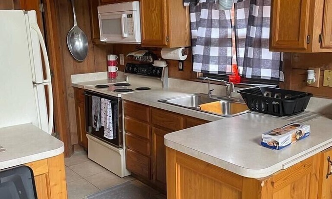 Okeechobee Cabin | Inviting Lake Okeechobee Waterview Cabin with Dock & Pool