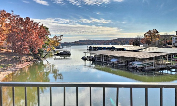 Lake Ozark Apartment | Family-Friendly Lake Ozark Condo with Pool & Fishing Docks