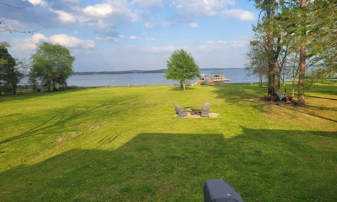 Chandler House | Pet-Friendly Lake Palestine Home with Spa & Hot Tub