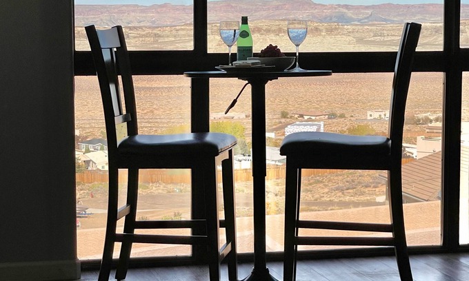Greenehaven Condo | Lake Powell View Home with Two King Suites & Great Amenities