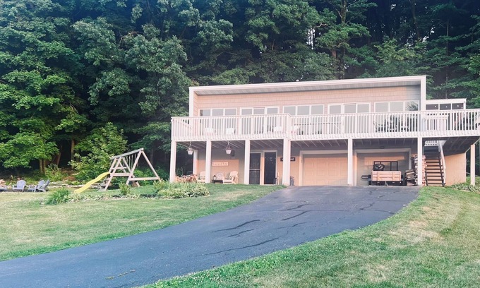 Leland House | Lake Redstone Home: Ideal for Wisconsin Dells Getaways