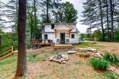 Ludlow House | Lake Rescue Escape: Family-Friendly Retreat with Ocean Views