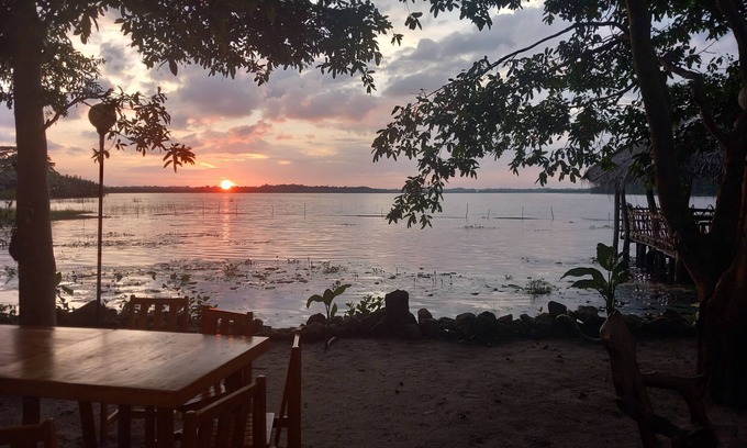 Maha Gonadoowa Resort | Relaxing Retreat at Lake Resort Bolgoda with Pool & Dining