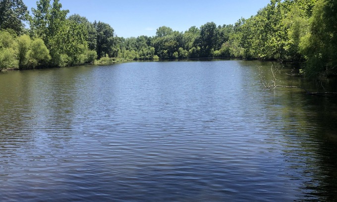 Johnson County House | Relaxing Lake Retreat with Pool and Spa Near Kansas City