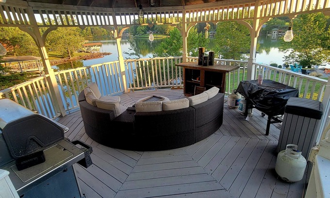 Union Hall House | Waterfront Haven with Hot Tub, Gazebo & Fire Pit