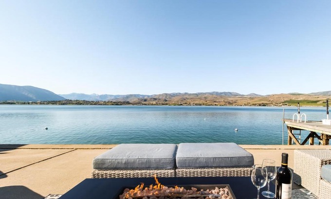 Chelan House | Experience Unmatched Comfort at Lake's Edge Landing