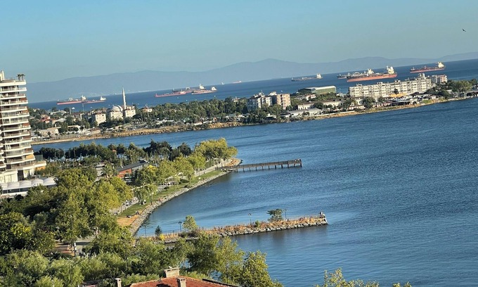 Kucukcekmece Apartment | Scenic Lake & Sea View 3 Bedrooms Apartment for Families