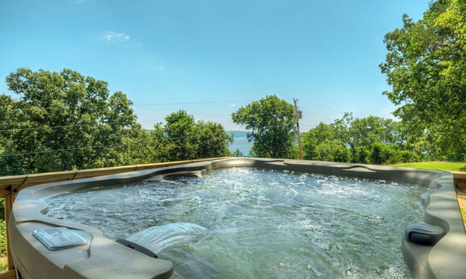 Paradise Hill House | Lake Season Is Here