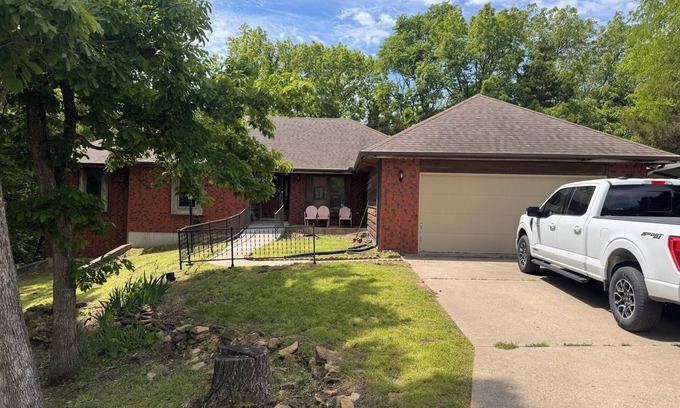 Topeka House | Lake Shawnee Retreat