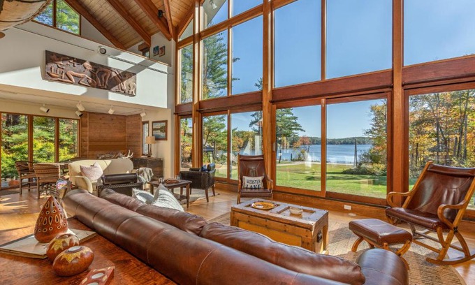 Franklin House | Unmatched Comfort at Lake Shore Drive - 4-Star Ocean Retreat