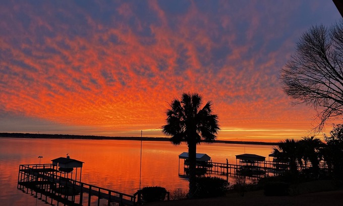 Santee Condo | Exceptional Lake Side Condo Getaway with Hot Tub & Breakfast