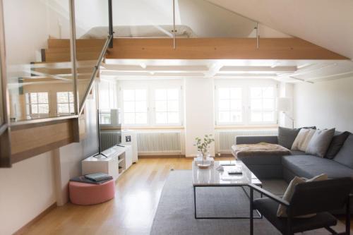 Old Town Apartment | Scenic Lake Side Bellevue with Family-Friendly Amenities