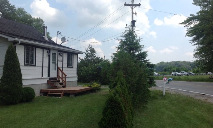 Brock House | Charming Lake Simcoe Cottage near Thorah Centennial Park