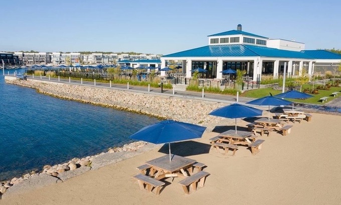Big Bay Point Condo | Relaxing Lake Simcoe Getaway with Pool and Spa Amenities