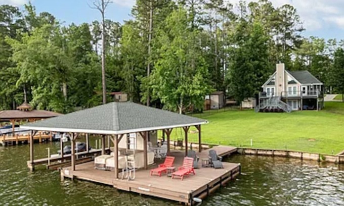 Hardwick House | Lake Sinclair Escape - boathouse, 4 bedroom