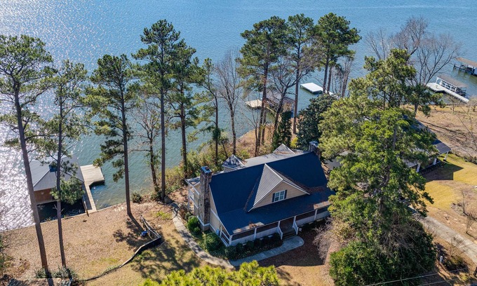 Milledgeville House | Inviting Lake Sinclair Retreat with Dock & Pool Access