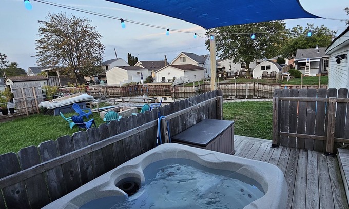 Harrison House | Guest Rated 10/10 at Lake St Clair Boathouse Retreat