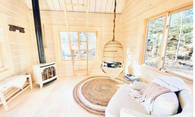 Grand Marais Cabin | Lake View Patagonia Cabin: Steps to Lake Superior & Downtown