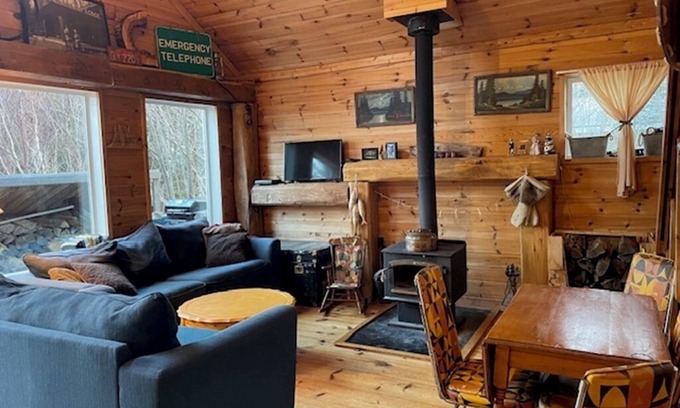 Algoma District Cottage | Lake Superior Waterfront Cottage: 2BD with Spa & Kitchen