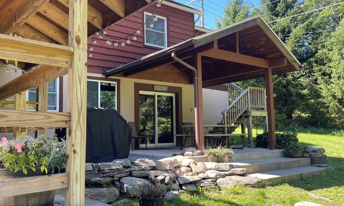 Paupack Cabin | Pet-Friendly Retreat with Hot Tub and Lake Access