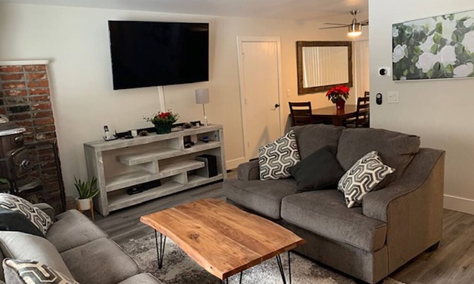Pioneer Trail House | Lake Tahoe Haven: Guest Rated 9.8 with Oceanfront Views