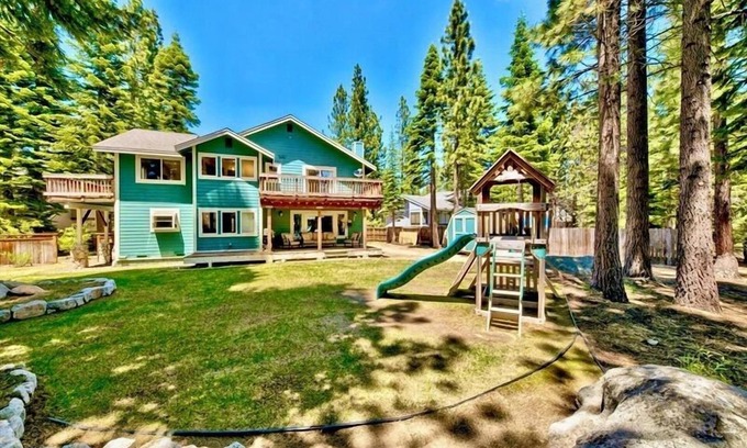 North Upper Truckee House | Beautiful Lake Tahoe Retreat with Pool and Ocean View