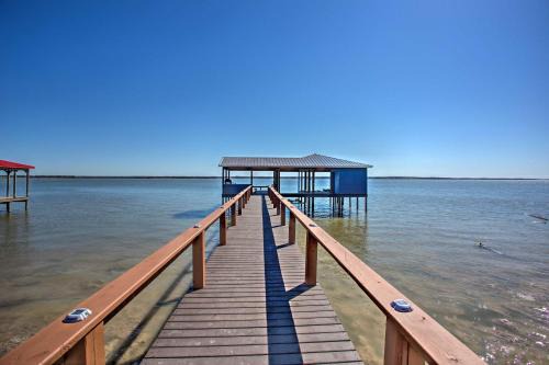 Quinlan House | Quinlan Retreat with Fire Pit and Lake Tawakoni Access