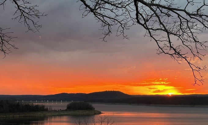 Lakeview House | Unforgettable Lake Therapy: Breathtaking Views Await You