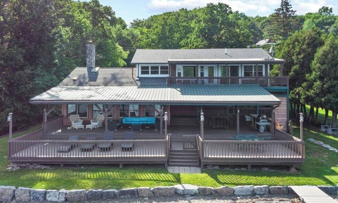 Valois Cottage | Lake Therapy On Keuka: Spectacular Lakefront Retreat