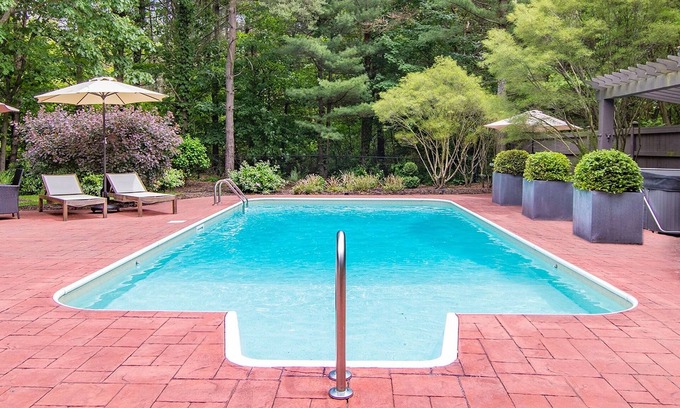 Saugatuck Villa | Ideal Lake Trail Lodge with Private Hot Tub & Downtown Access