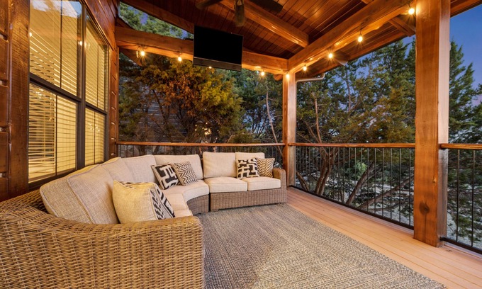 Leander Cabin | Relaxing Lake Travis Hill Country Resort Cabin with Spa