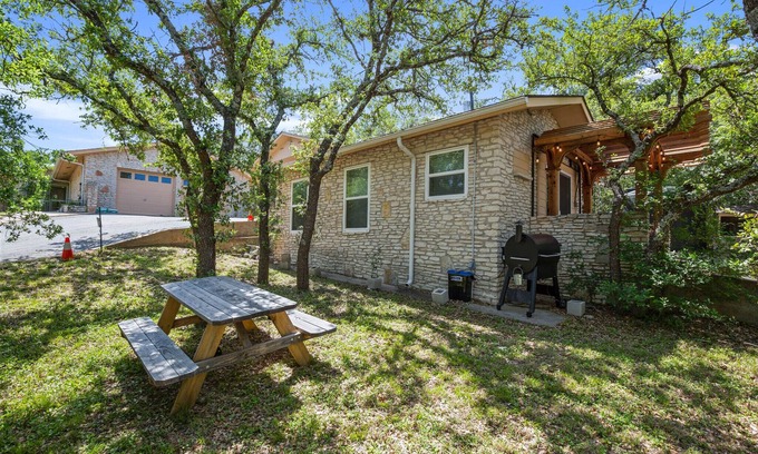 Volente Apartment | Cozy Lake Travis Studio with Pool & Breakfast Near Volente