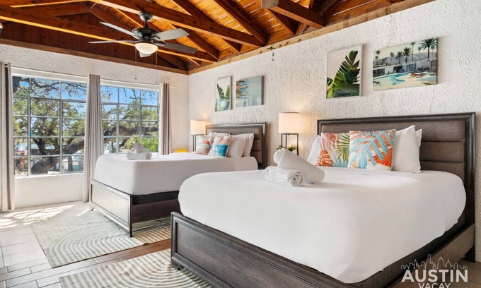 Volente Cabin | Lake Travis Studio w/Waterpark Access! Patio w/Grill+Firepit for Glamping Fun
