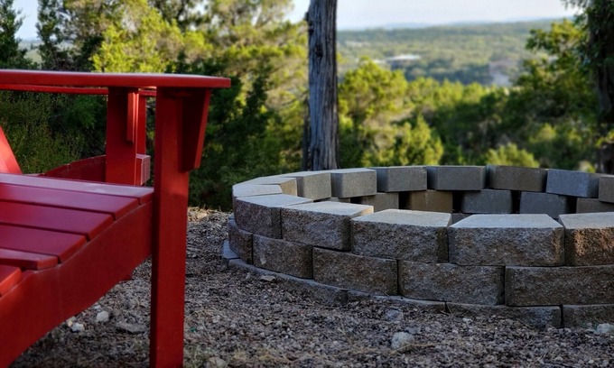 Lakewood Estates House | Lake Travis Treehouse Sanctuary: Hot Tub & Lake Views Await