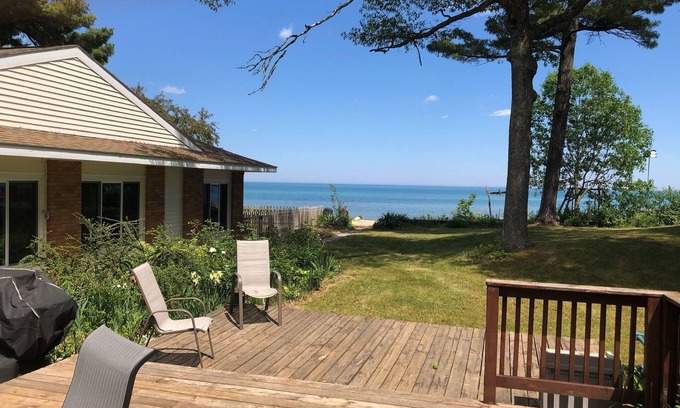 Oscoda House | Lake Huron Private Paradise: Guest Rated 9.6 with Ocean Views